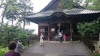 成田山薬師寺を参拝し、毎月第2土曜日に地元商店街が開催している山門市も見学しました。 